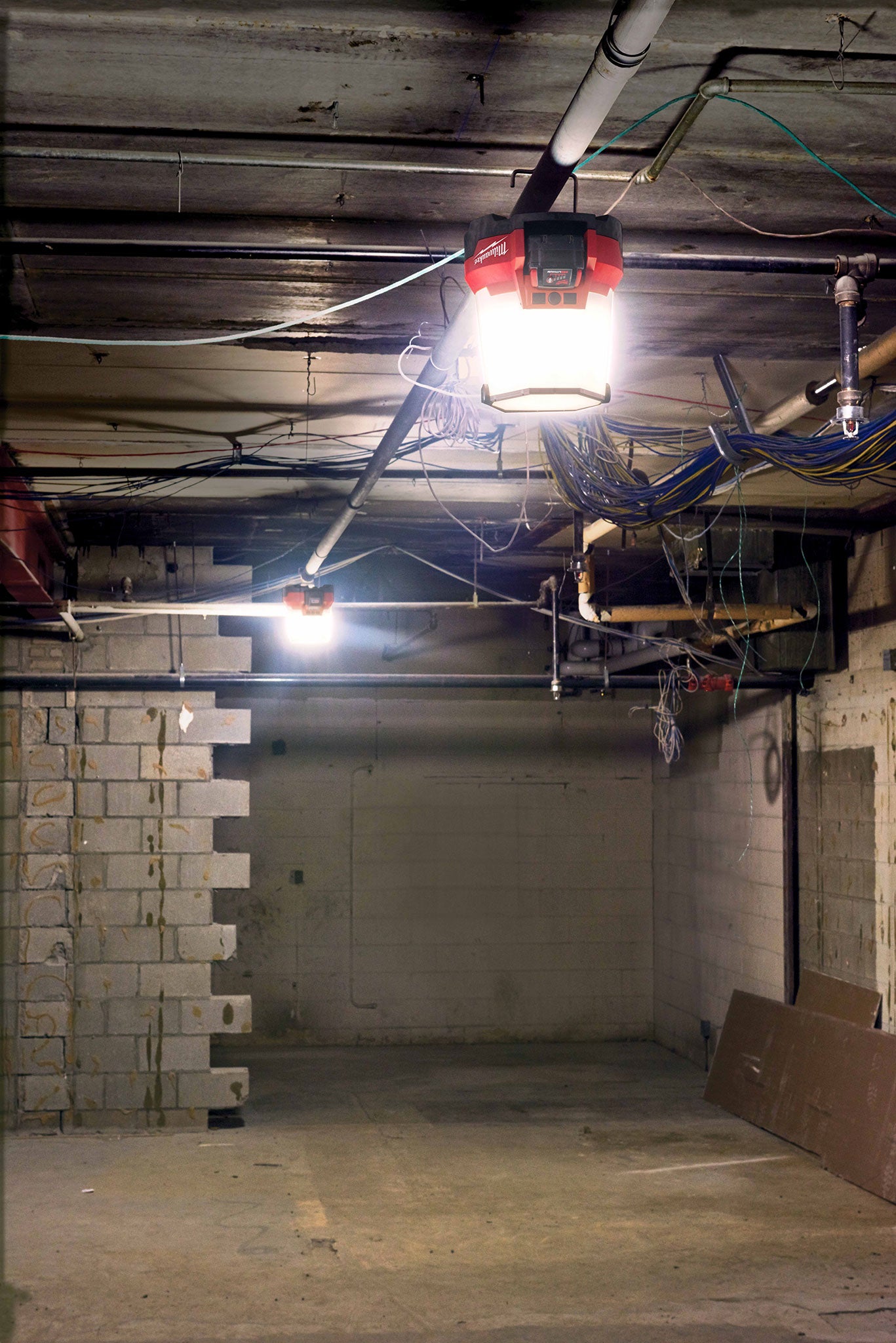 LAMPE DE CHANTIER COMPACTE M18 RADIUS™  (4 400 LUMENS)