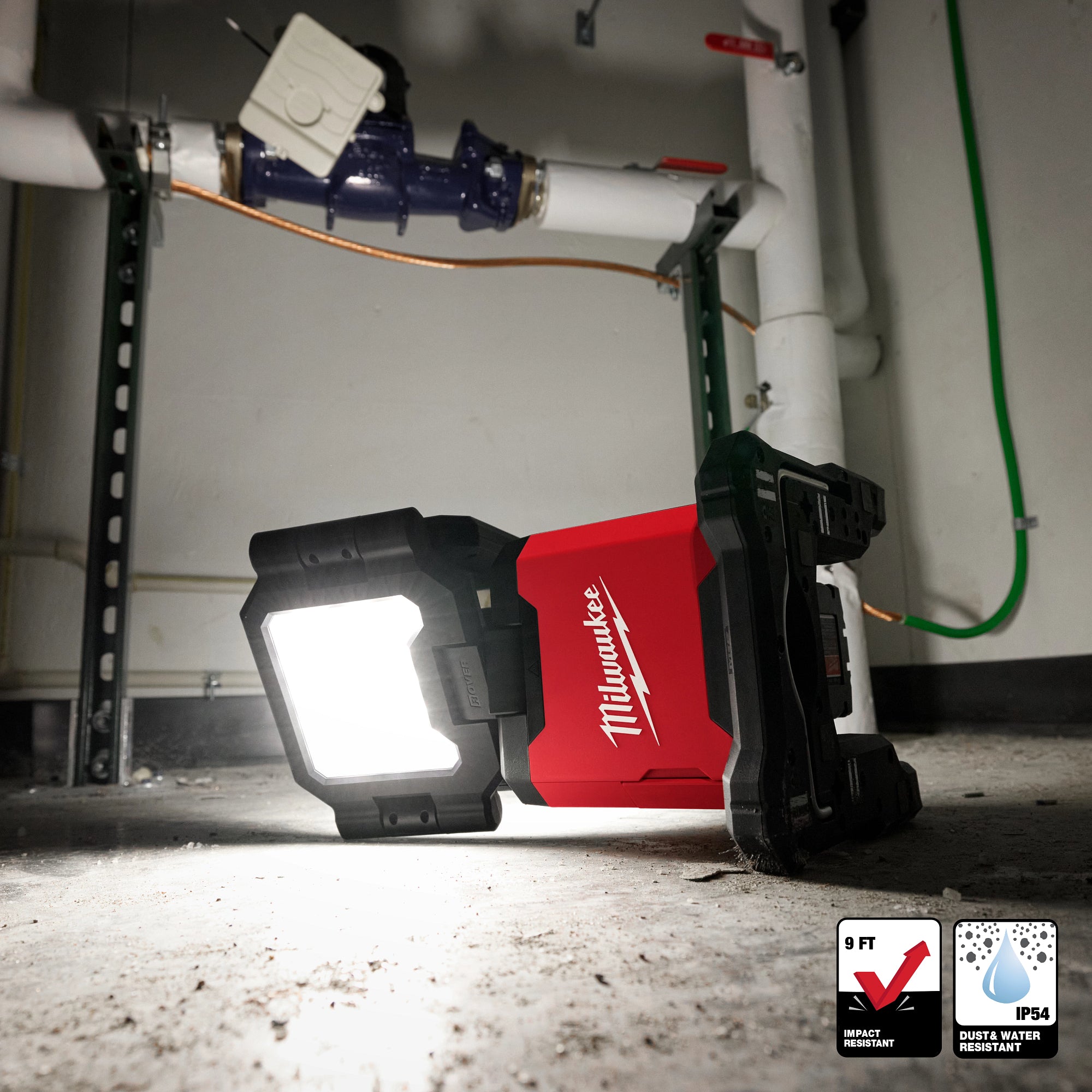 LUMIÈRE À TRIPLE PANNEAU ROVER 4 500 LUMENS M18
