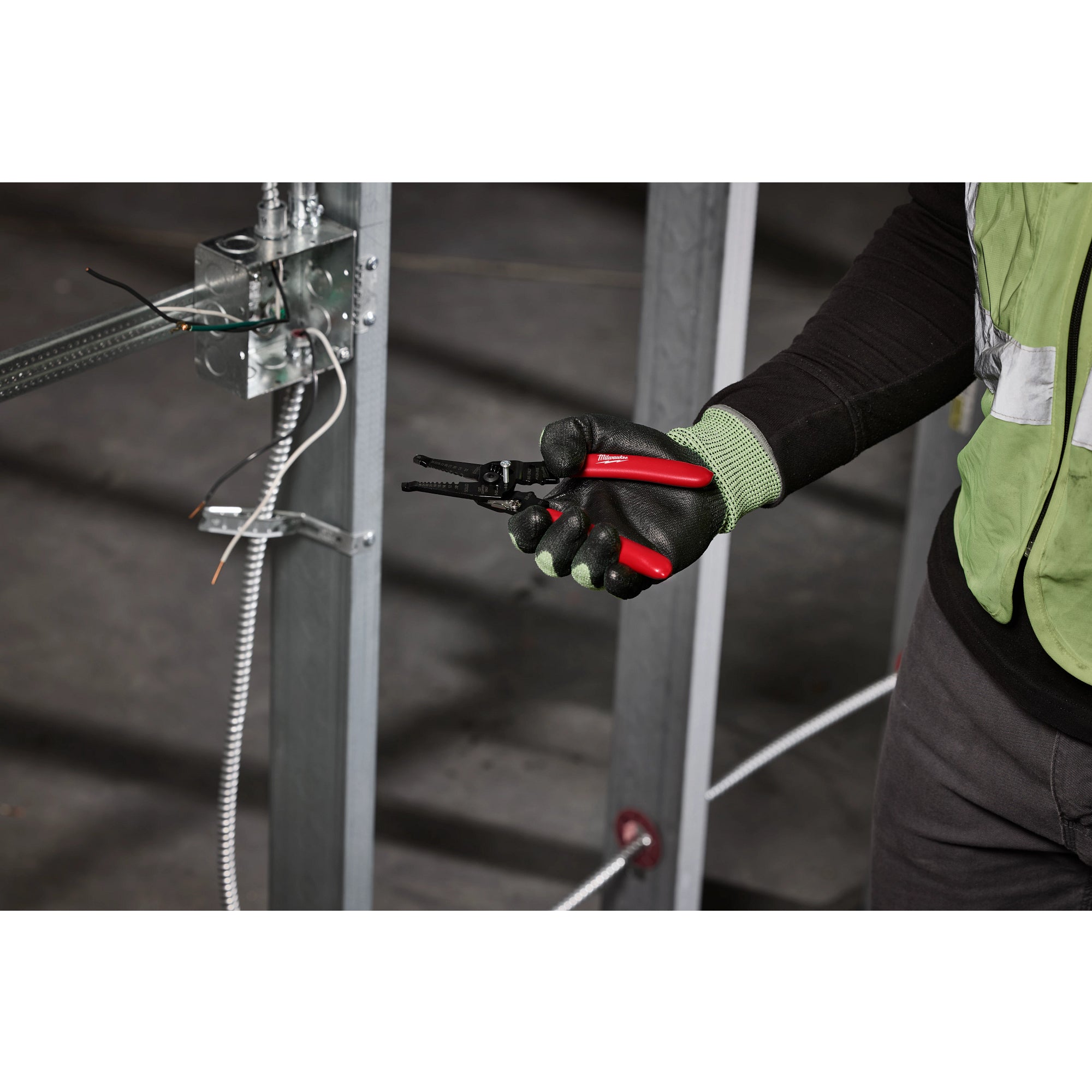 PINCE À DÉNUDER & COUPER LE FIL CALIBRE 10-28 AWG
