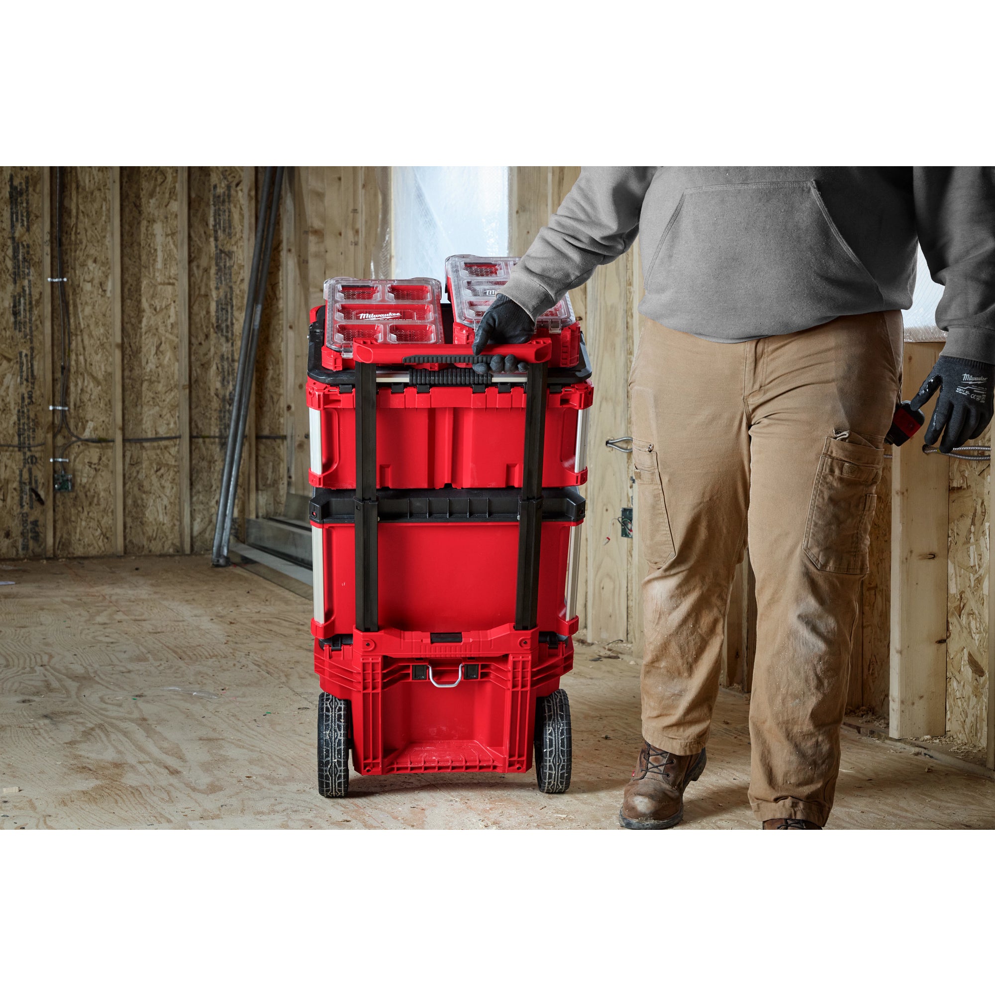 BOÎTE À OUTILS SUR ROUES 22'' POIGNÉE RÉTRACTABLE PACKOUT
