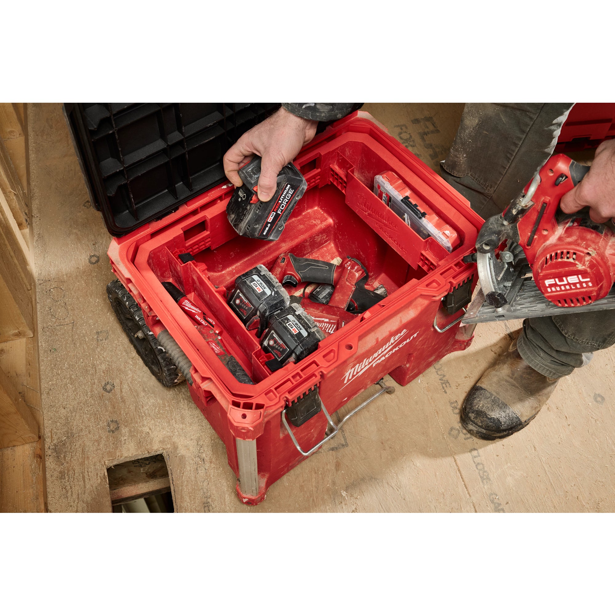 PLATEAU PRÊT À RECEVOIR DES FIXATIONS POUR COFFRE PACKOUT