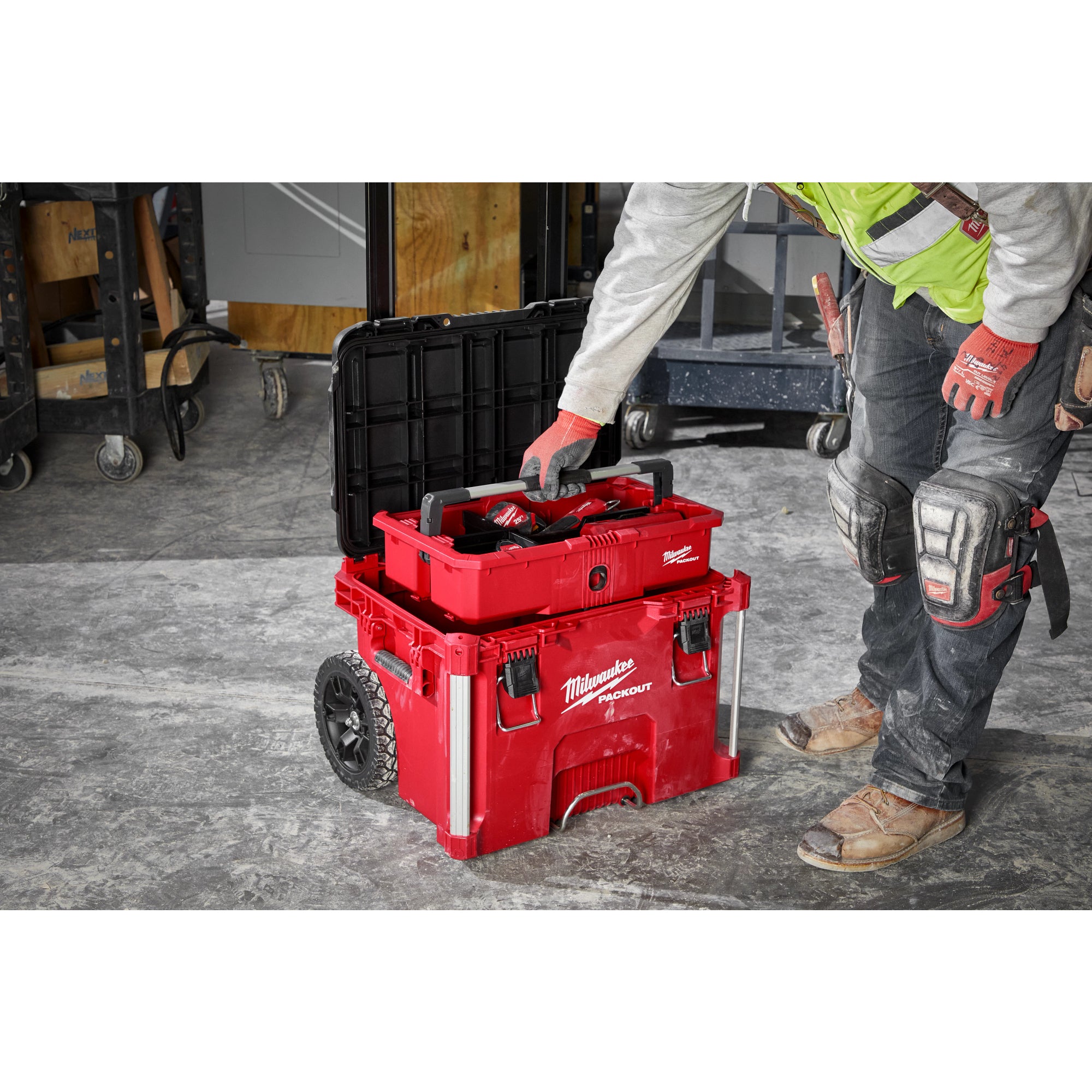 BOÎTE À OUTILS SUR ROUES 22'' POIGNÉE RÉTRACTABLE PACKOUT