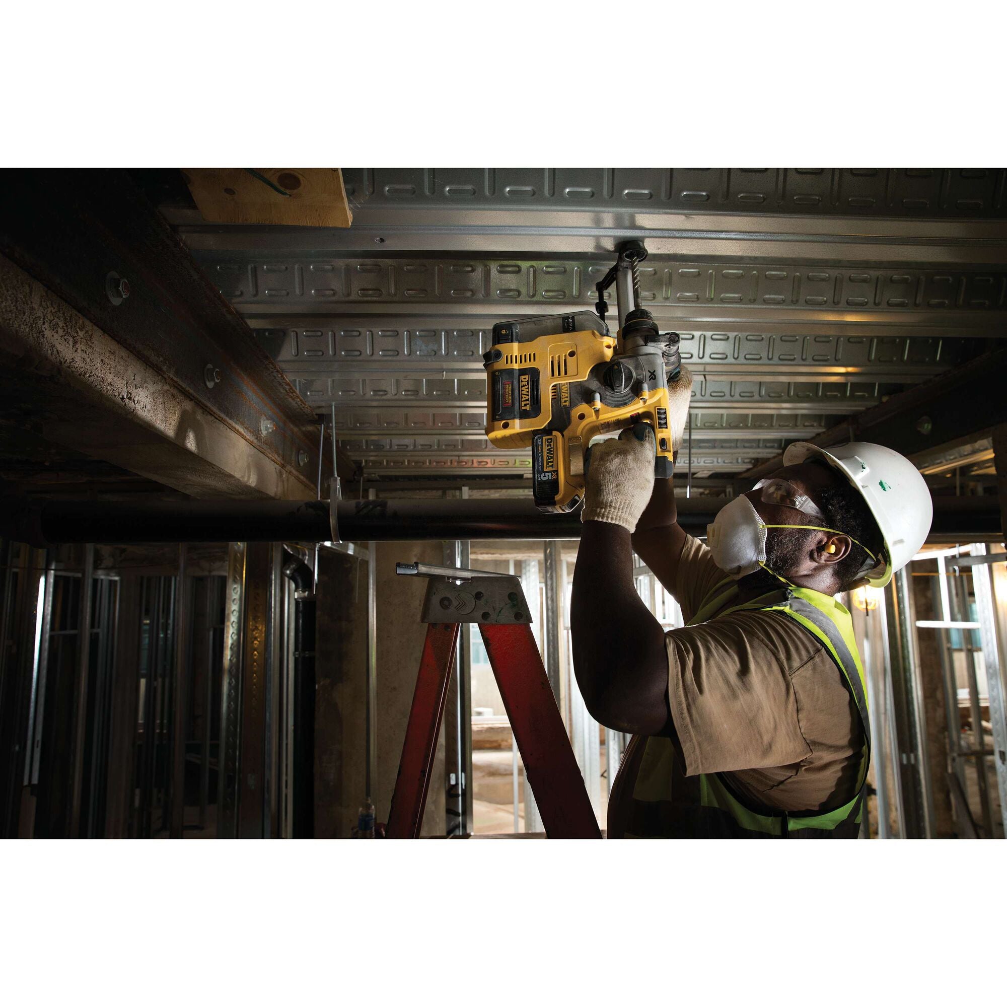 20V MAX XR 1" SDS+ BRUSHLESS ROTARY HAMMER