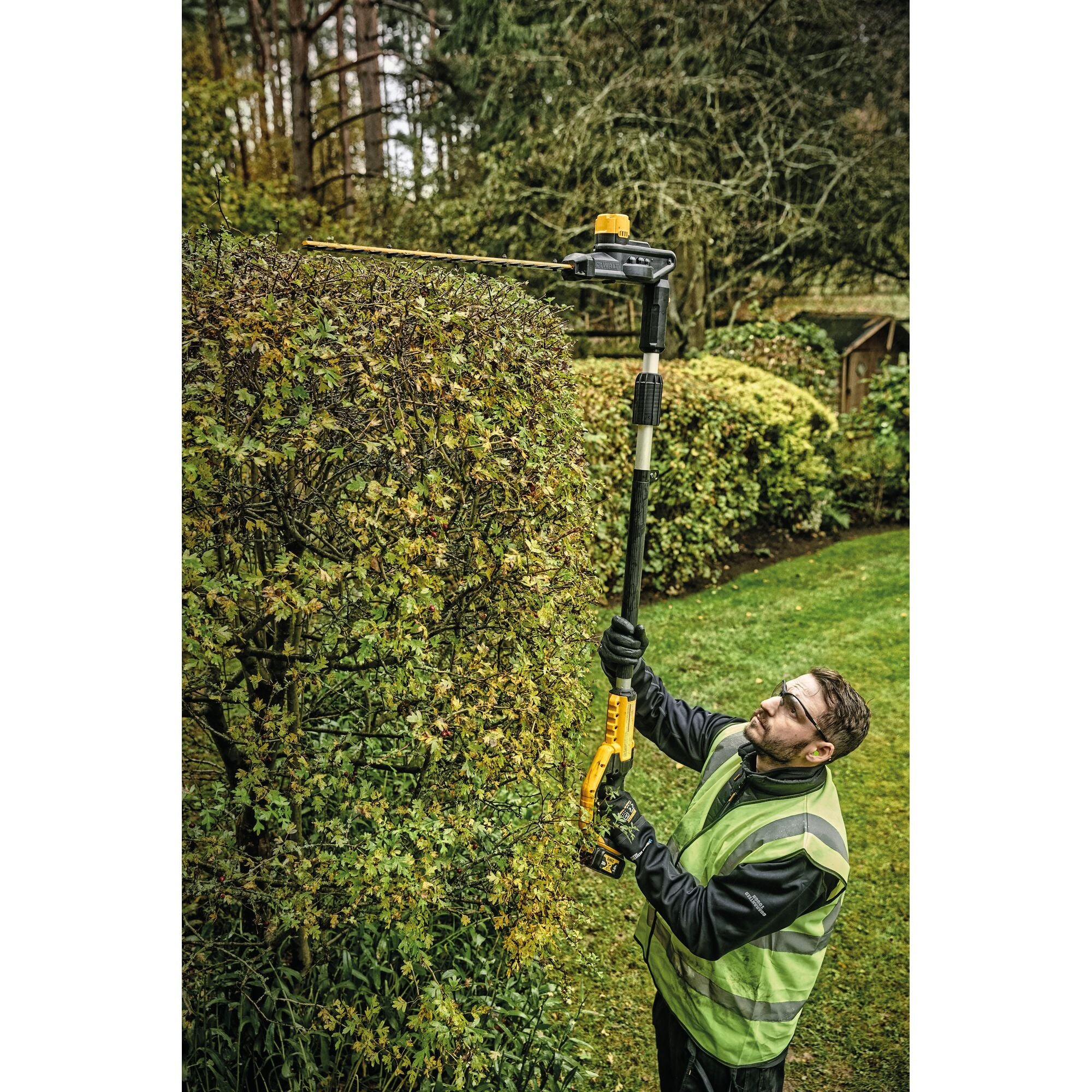 TAILLE-HAIES 22'' EXTENSIBLE 20V MAX