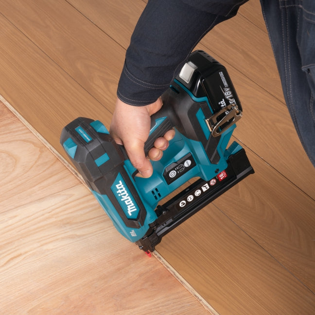 AGRAFEUSE 1/4'' CAL.18 DE 3/8'' À 1-1/2'' 18V BRUSHLESS