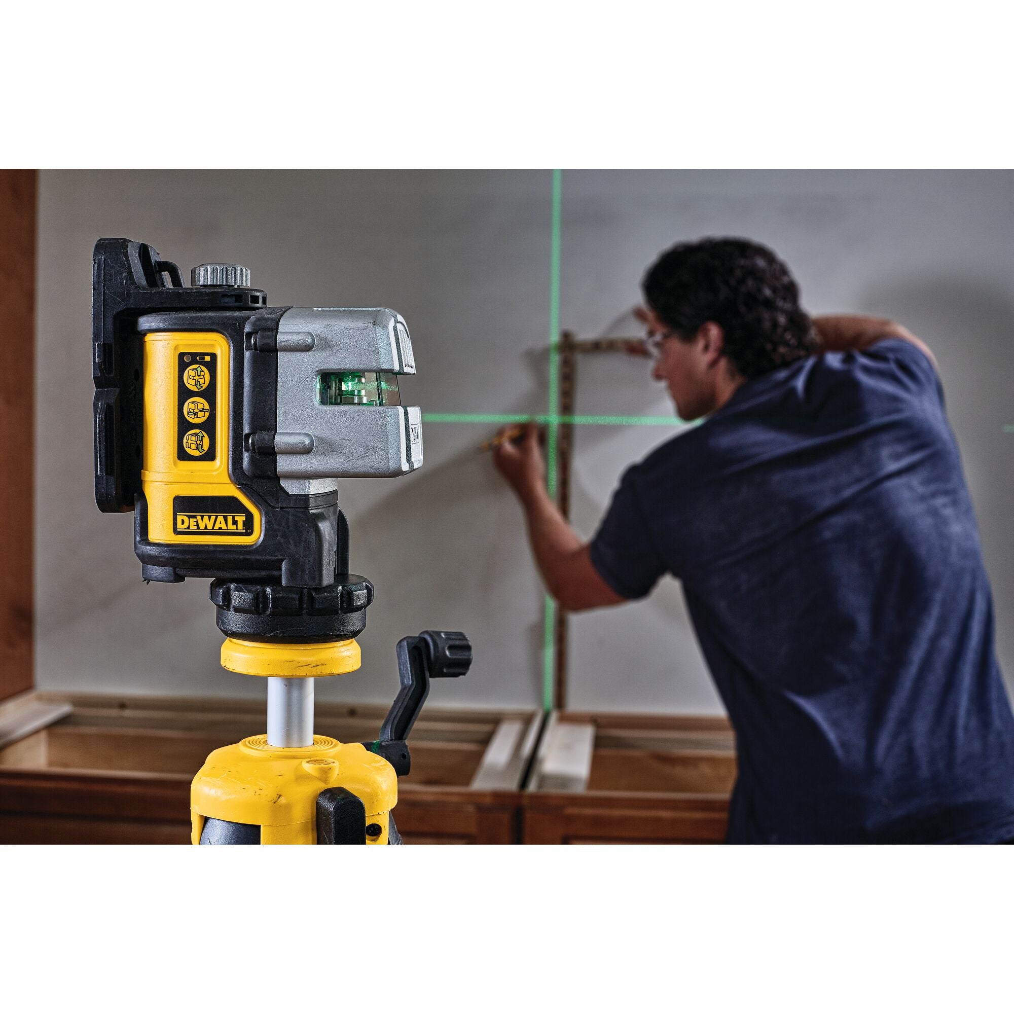 3-LINE GREEN LASER LEVEL (ALKALINE)