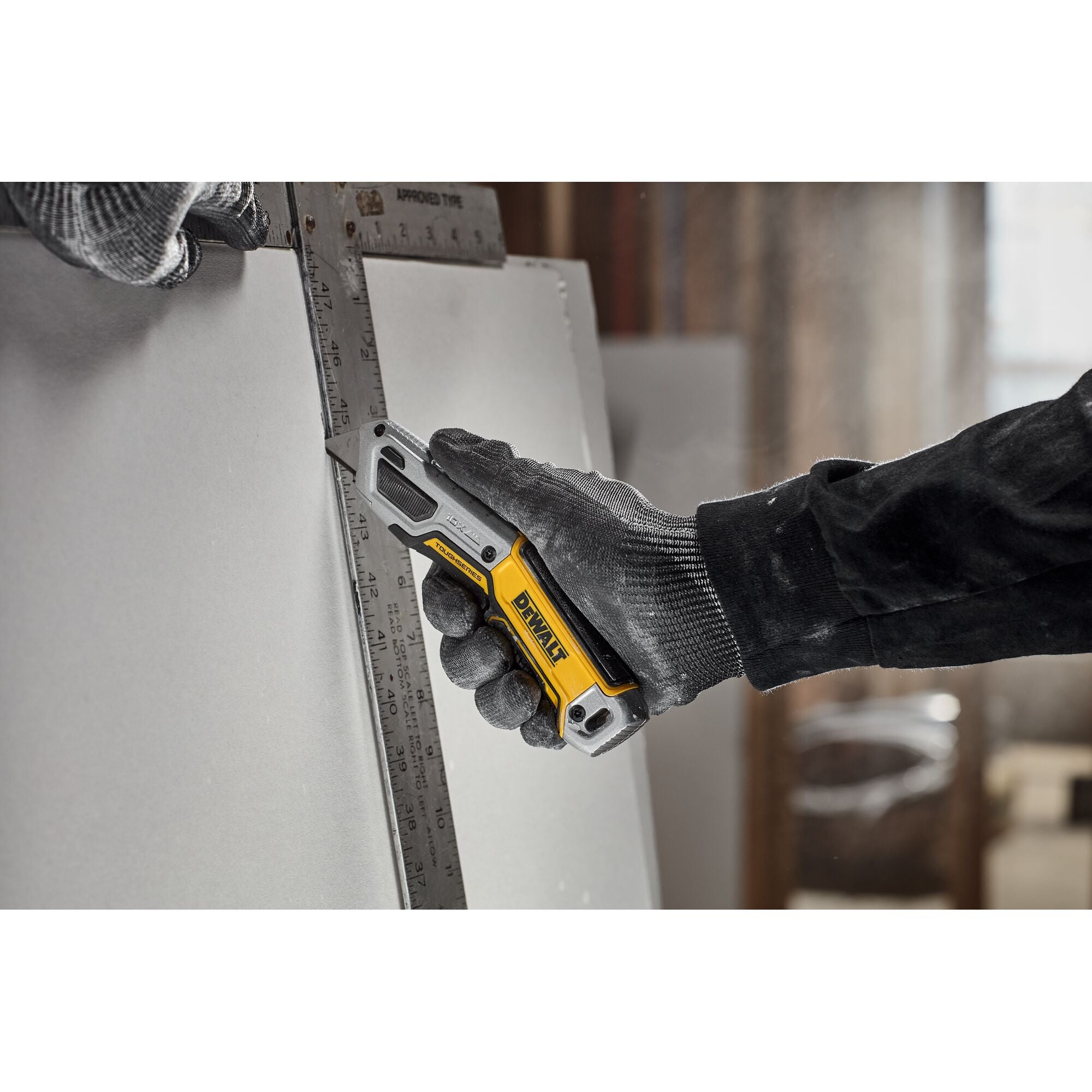 COUTEAU UTILITAIRE RÉTRACTABLE DEWALT TOUGHSERIES