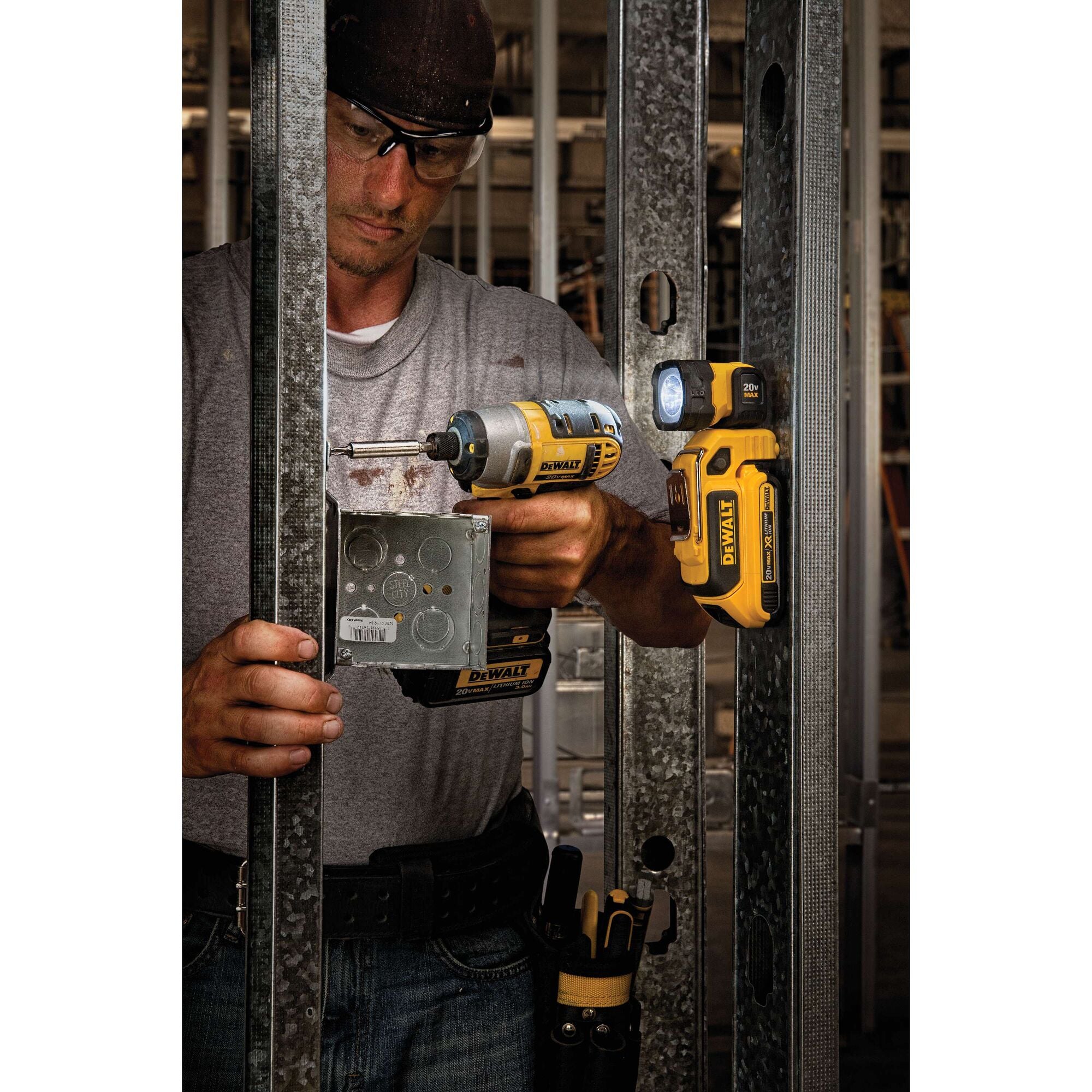 20V MAX 160 LUMEN PORTABLE WORK LIGHT