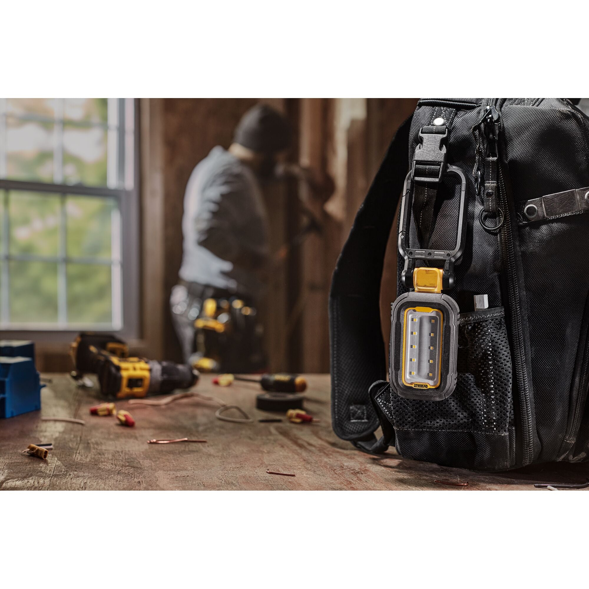 LAMPE DE TRAVAIL 1 000 LUMENS LED RECHARGEABLE