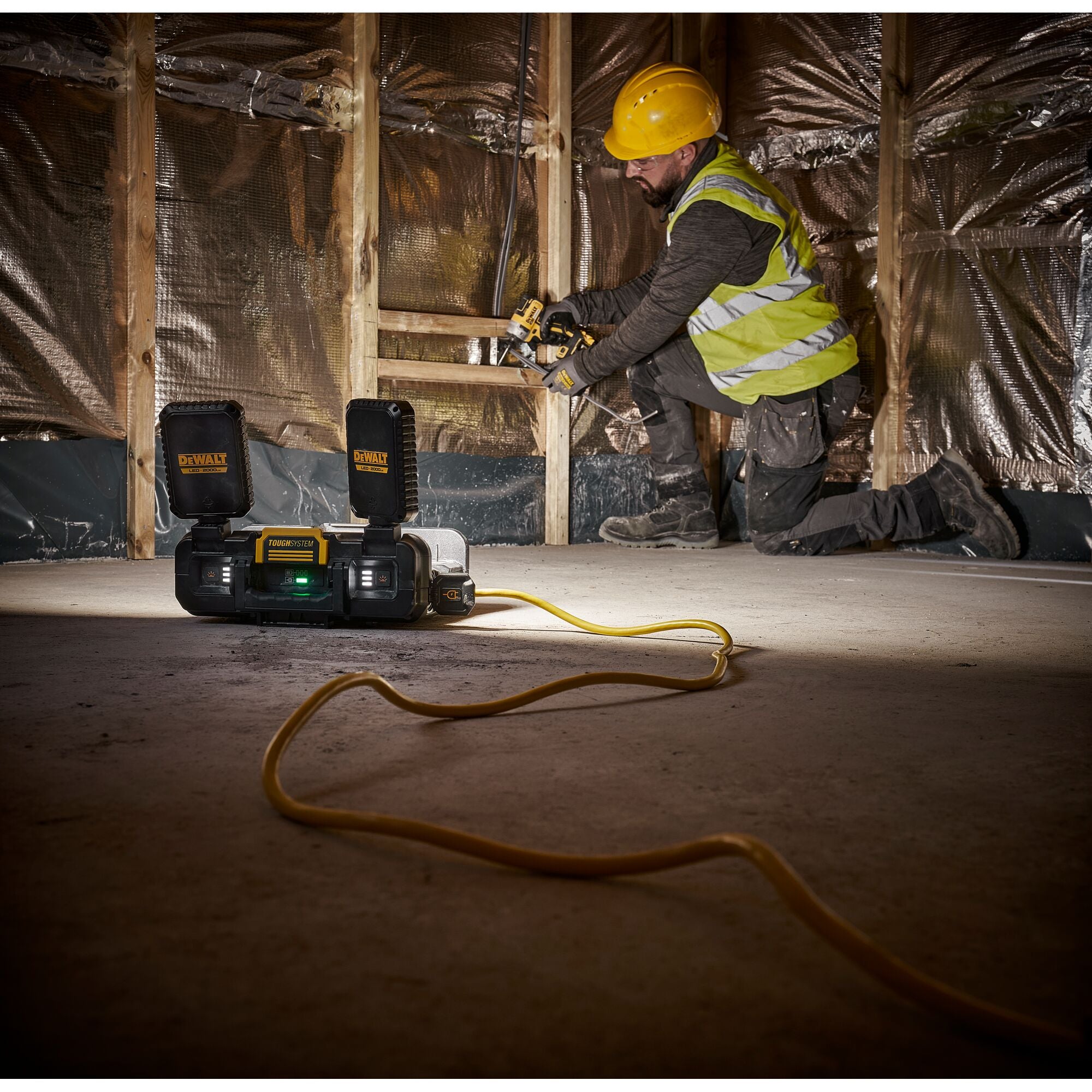 LAMPE DE TRAVAIL AJUSTABLE AVEC RANGEMENT TOUGHSYSTEM 2.0