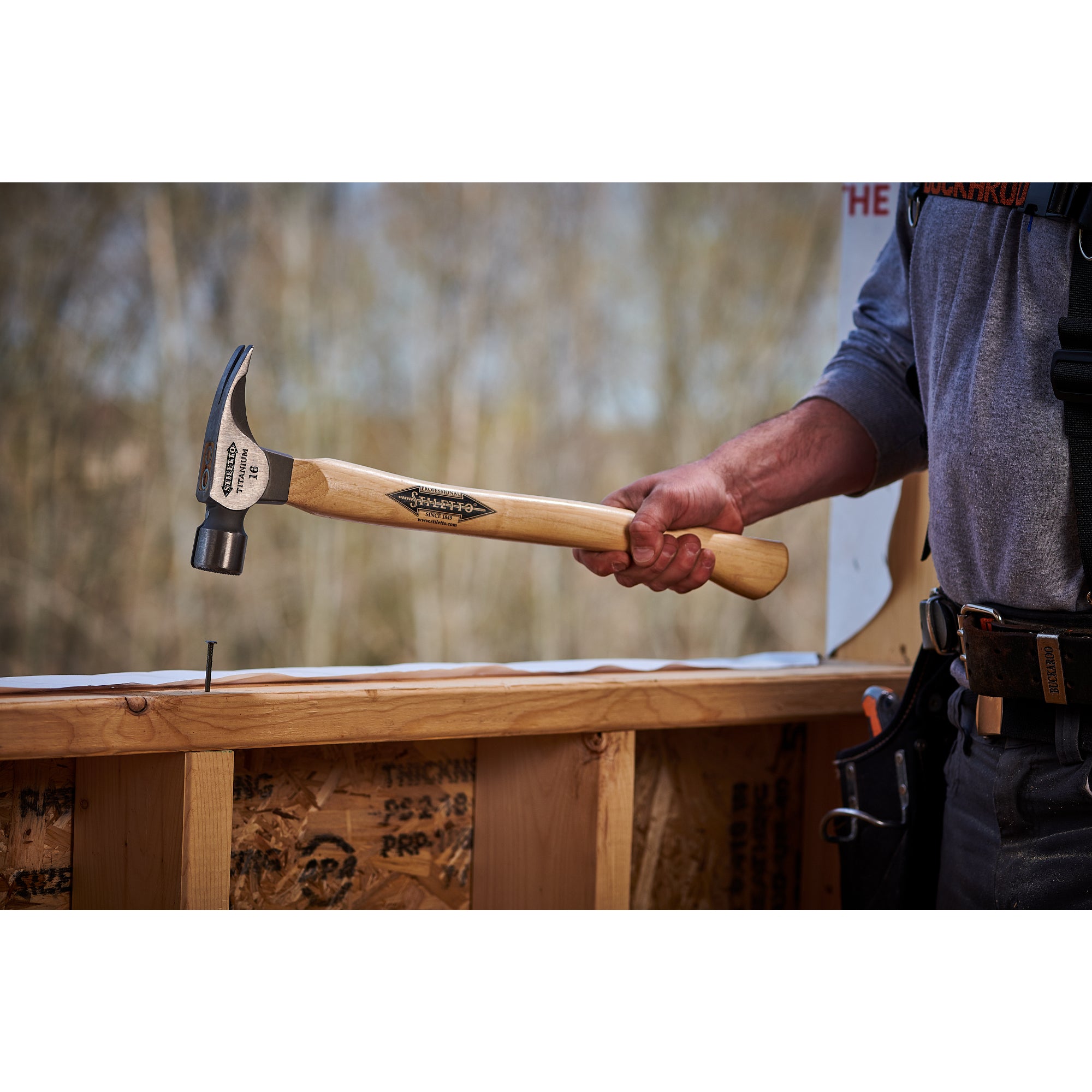 MARTEAU 16OZ EN TITANE FACE LISSE & MANCHE HICKORY 18''