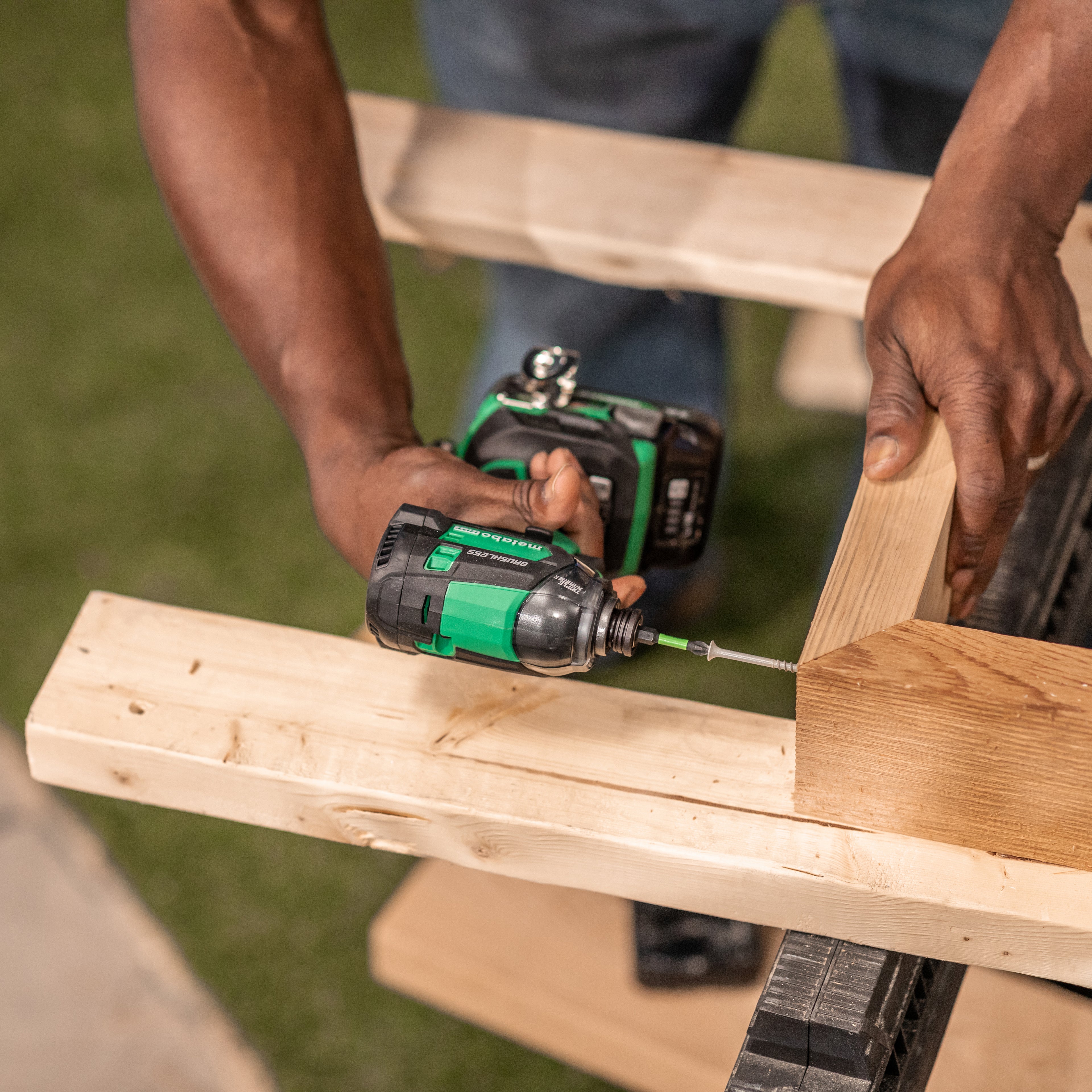 36V ROOFING NAILER & IMPACT DRIVER COMBO KIT